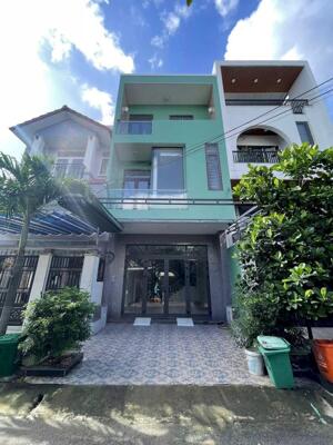 Cần bán nhà 3 tầng MT Nguyễn Chích, Đà Nẵng.