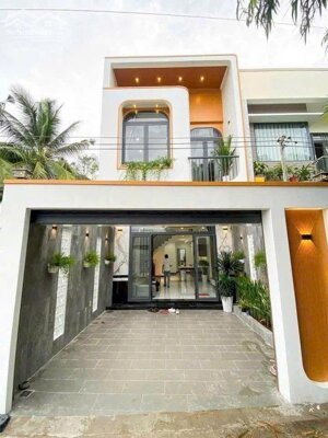 Nhà 1 trệt 1 lầu – Thiết kế mới sạch đẹp dọn vào đón Tết ngay