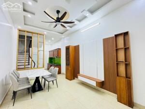 Em cần bán nhà 6 tầng, 33m2, 4 phòng ngủ đường Cầu Giấy