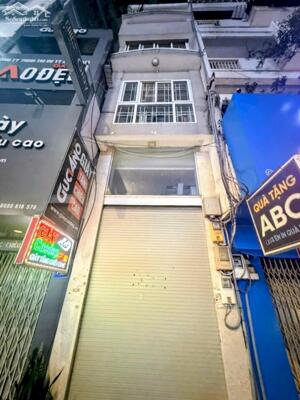 Cho thuê nhà mặt tiền nguyên căn đường 3/2, P. 11, Q10