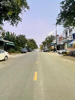 Cho thêu nhà 1 trệt 2 lầu mặt tiền nguyễn tri phương cặp bên quán mái lá