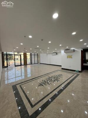 CHO THUÊ VĂN PHÒNG ĐÊ LA THÀNH (NHỎ) - GIÁ CỰC TỐT