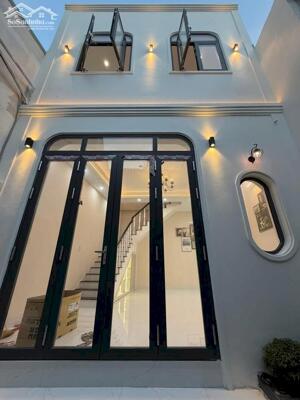 Nhà trệt lầu xây mới Full nội thất - Hẻm 75 Hùng Vương - Gần siêu thị Vincom