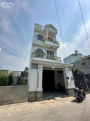 Bán Nhà Xuân Thới Đông 82m2, 3 Tầng ngang đẹp 5,2m. Đường 7m Thông Kinh Doanh tốt. Xe Hơi ngủ trong nhà