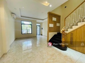 33tr/tháng (bao thuế) nhà phố view hồ đường 25m hoàn thiện mới, phù hợp mở công ty, văn phòng