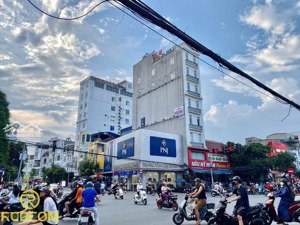 nhà mặt phố trần nguyên hãn. vị trí đẹp. mặt tiền lớn. diện tích rộng cần cho thuê