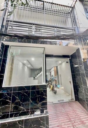 NHÀ NC GẦN CÁCH MẠNG THÁNG 8, CÔNG VIÊN LÊ THỊ RIÊNG, CHỢ HÒA HƯNG