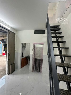 nhà huỳnh văn chính gần ngay kênh tân hóa xây 2 tầng 2pn vừa ở vừa kinh doanh, gần chợ