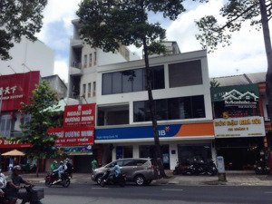 bác tôi cần bán lại nhà mt 1071 - 1073 - 1075 trần hưng đạo p. 5 quận 5 + diện tích: 12 x 21m