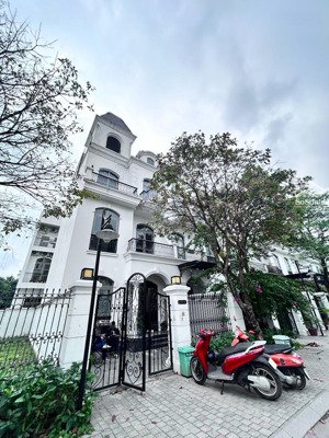 bán biệt thự phong lan kđt vinhomes riverside, vỉa hè, ô tô tránh, 100m2 4t, giá 35.8 tỷ