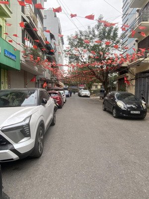 tc 11,5tỷ có ngay nhà mới dân xây ng.văn cừ 56m, 5tầng, mt4m, ô tô đỗ cửa ngày đêm.