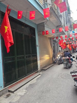 gần phòng quân không quân, nhà lê trọng tấn 33m2 5t, 3pn,ngõ nông,10m ra ô tô dừng đỗ. giá 9.45 tỷ