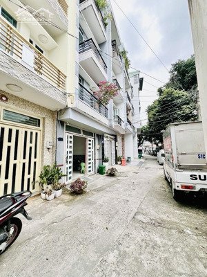 nhỉnh 8 tỷ 79m2 4 tầng hẻm ô tô quang trung f10 gò vấp