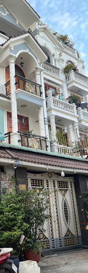 nhà như hình 4 tầng-73m2 (4,5 x 16m) chỉ 7 tỷ9 . hẻm 8m, 20m ra mặt tiền trần thị trọng( cống lỡ).