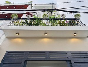 công năng tuyệt hảo- 4 phòng ngủ- có bồn tắm nằm- nở hậu tài lộc- 4 tầng lầu đúc cứng cáp