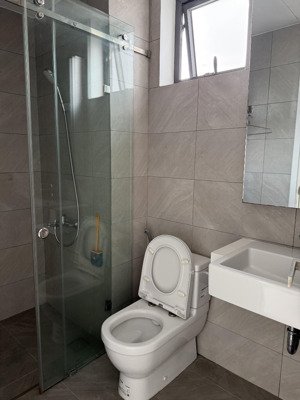 cho thuê căn hộ dlusso 2pn dt lớn 75m2 căn góc view sông giá 13.5tr