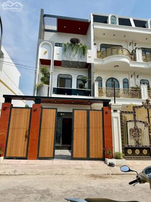 Nhà lầu mới xây dựng mặt tiền Rạch Bạch Nha P5, Tp Mỹ Tho, Tiền Giang