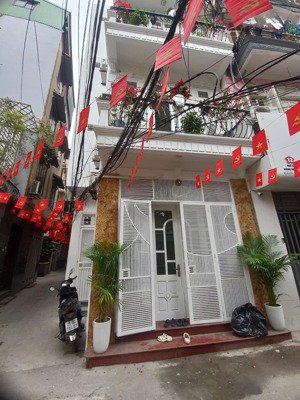 nhà hoàng hoa thám, ô tô đỗ cửa, 2 mặt ngõ thoáng rộng 4m. chỉ 20m ra mặt đường, sđcc, giá 13.5t