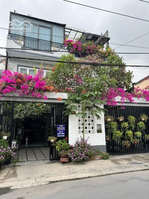 bán khách sạn trục an phú 18, có sân xe hơi, 18 phòng, gần aeon mall bình dương