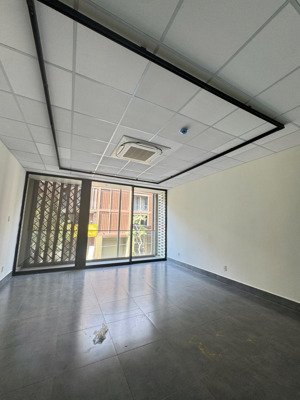 cho thuê nhà phố soho hoàn thiện nội thất, máy lạnh âm trần, thang máy đầy đủ