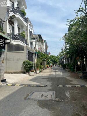 Bán nhà 1 trệt 2 lầu hẻm xe hơi hẻm 47 Trường Lưu, Tp. Thủ Đức cũ 50m2 giá 4,55ty