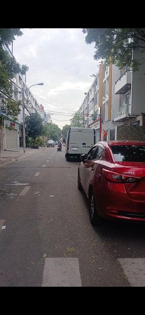 10 tỷ 900 thương lượng, nhà 4 tầng, mặt tiền khu dân cư, diện tích : 4 x 20 .