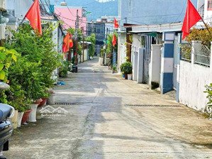 đất hẻm mai lão bạng, đi đường hoà trung gần trạm đăng kiểm, cách biển hòn chồng 2,5km giá: 3,5tỷ