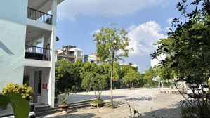 tái định cư giang biên lô góc, 90m2 - 2 mặt tiền view sân chơi