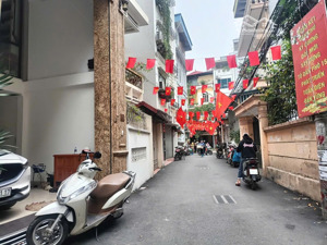 nhà mới 5 tầng thang máy - phân lô vương thừa vũ - ô tô đỗ cửa - dân trí cao