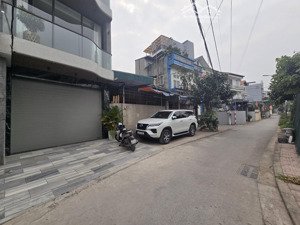 nhà bát khối 60m2 x 7t vỉa hè, view hồ 16 tỷ