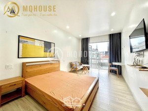 căn studio ngay trung tâm thảo điền tone sáng máy giặt riêng ban công lớn thoáng mát