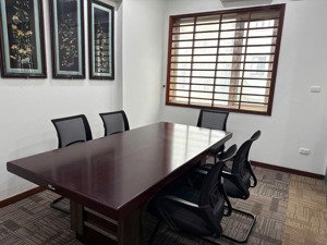 cho thuê nhà 5 tầng ngõ 76 phố duy tân, mặt đường 8m, ô tô đỗ cửa