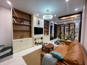 ba gác phi thông tứ tung, gần ô tô, dt 38m2, mt 4,3m, chào 8,3 tỷ dân xây nở hậu