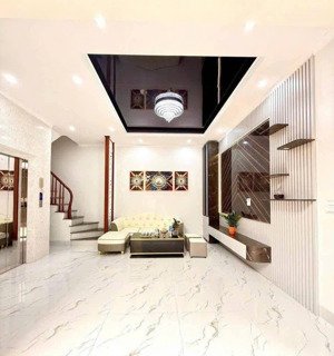 bán nhà cổ nhuế 35m nhà mới thang máy vi vu