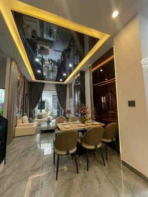 bán nhà 2 mặt kiệt trước, sau ngay tt hải châu. lh hồng xem nhà ngay