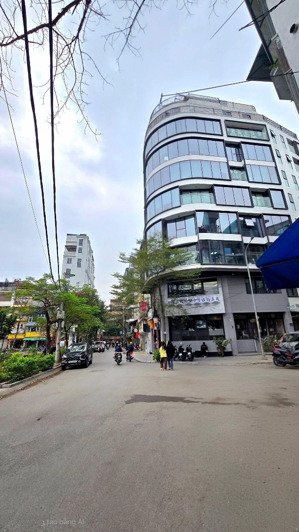 bán nhà đội cấn, 40m2,cạnh hồ hữu tiệp, ô tô đỗ sát nhà