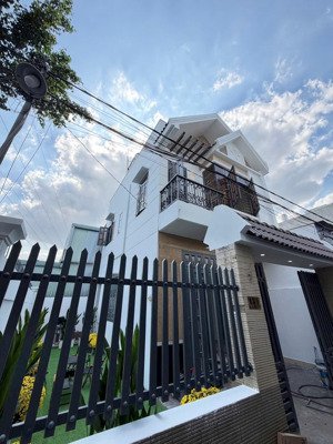 nhà 1/ tl 14 - shr (dt 8 x 10) - 1 trệt 1 lầu có sân rộng. - đường 4m