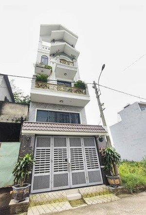 bán nhà riêng chính chủ tự xây dựng đẹp diện tích 5*19.5 , xây dựng 1 trệt + 1 lửng + 3 lầu .