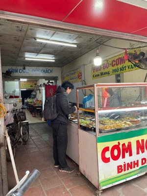 cho thuê nhà mặt đường để kinh doanh, phố vũ hữu , mặt tiền 3,4 m , sâu 35 m