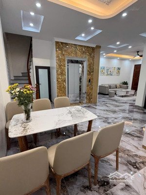 nhà mới thang máy 60m2 ngõ nguyễn sơn ở sướng ngay giá chưa đến 13 tỷ