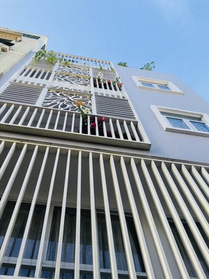 bán nhà lý chính thắng quận 3 thông đường hoàng sa, tiện vừa kinh doanh và ở