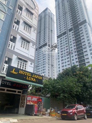 bán khách sạn đang khai thác thu lời 10% - 10 năm thu hồi vốn-ngay trung tâm hành chính dĩ an 15tỷ