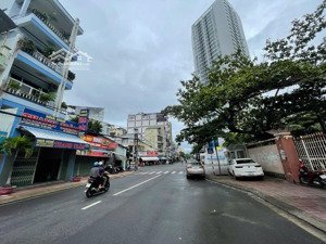 bán nhà 3 tầng mặt tiền phan chu trinh - gần biển, dt 64,9m2, 4pn 3wc chỉ 11ty1