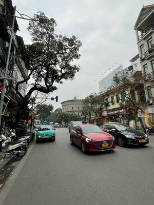 mặt phố cổ hàng đậu - mặt tiền quyền lực 5,4m - 2 mặt tiền - kinh doanh ngày đêm - giá tốt.