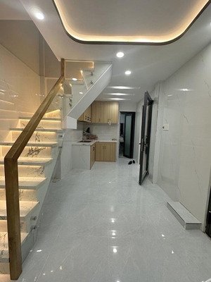 nhà mới, ko lg qh - cách mạng tháng 8 - 7x3 (18m2) - 3.1tỷ