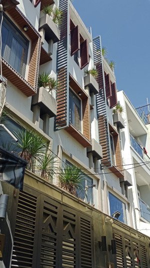 nhà 4 tầng 5 pn, hẻm 3m thông, gần st emart 2, giáp tân bình tân phú