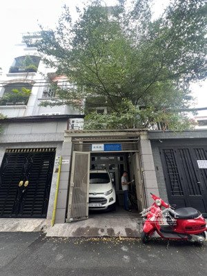 giảm nhanh 3tỷ nhà 5 tầng đường 3/2 cạnh vạn mall sư vạn hạnh