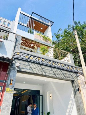 nhà phố 4m x 20m 3 tầng full nội thất, hẻm nhựa 6m chỉ sau quán cafe mặt tiền đường thới an 16