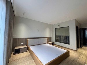 duy nhất 1 căn tại bồ đề - nhà 6 tầng thang máy - ô tô vào nhà - giá chỉ hơn 9 tỷ