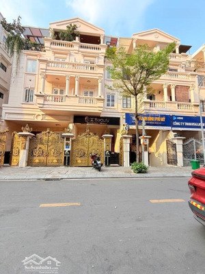 khu phân lô ngay công viên park hill quảng trường nhạc nước - khu dân trí cao - 100m2 - hầm 4 tầng